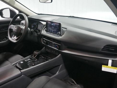 Used 2025 Nissan Rogue S image 14