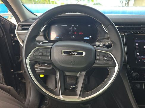 Used 2023 Jeep Grand Cherokee L Laredo RWD image 10