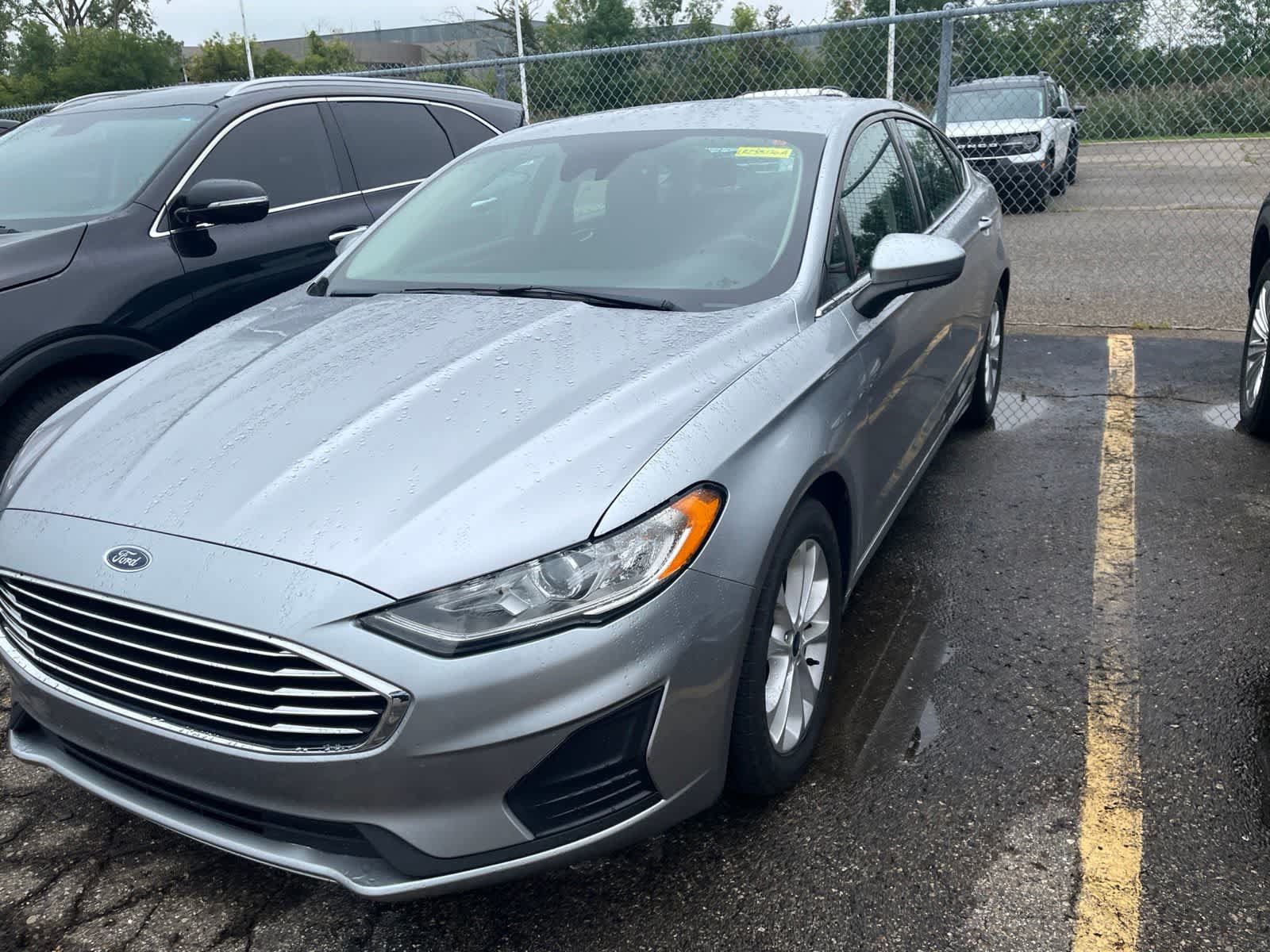 Used 2020 Ford Fusion SE FWD image 5