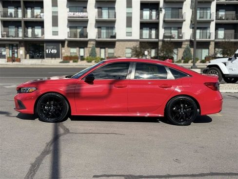 Used 2023 Honda Civic Sport image 4