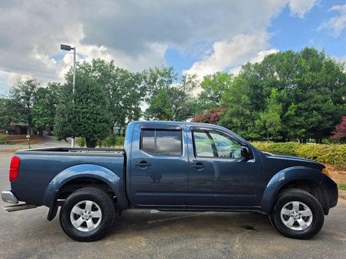 Used 2013 Nissan Frontier SV w/ SV Value Truck Pkg AWD/4WD image 6