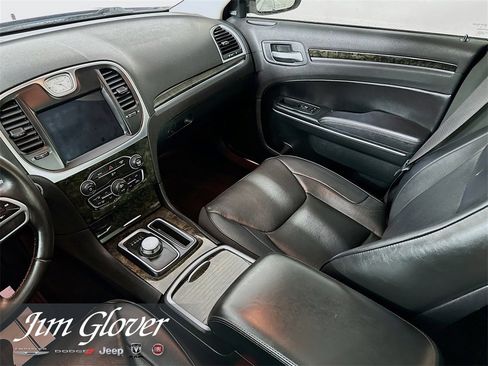 Used 2018 Chrysler 300 Limited image 19