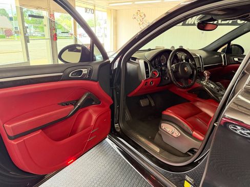 Used 2014 Porsche Cayenne GTS AWD/4WD image 13