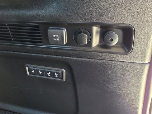 Used 2024 Jeep Wagoneer L Series II RWD image 13