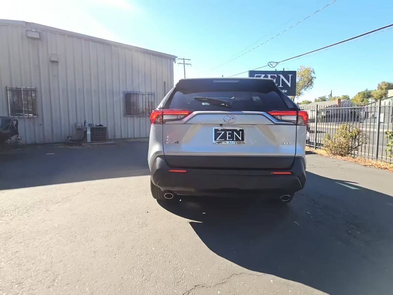 Used 2025 Toyota RAV4 XLE w/ Convenience Package FWD image 8