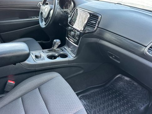 Used 2019 Jeep Grand Cherokee Laredo image 17
