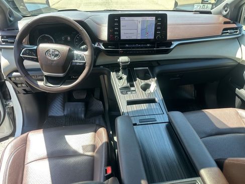 Used 2023 Toyota Sienna Platinum AWD/4WD image 65