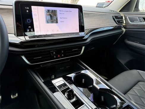 Used 2025 Volkswagen Atlas SEL Premium R-Line image 14