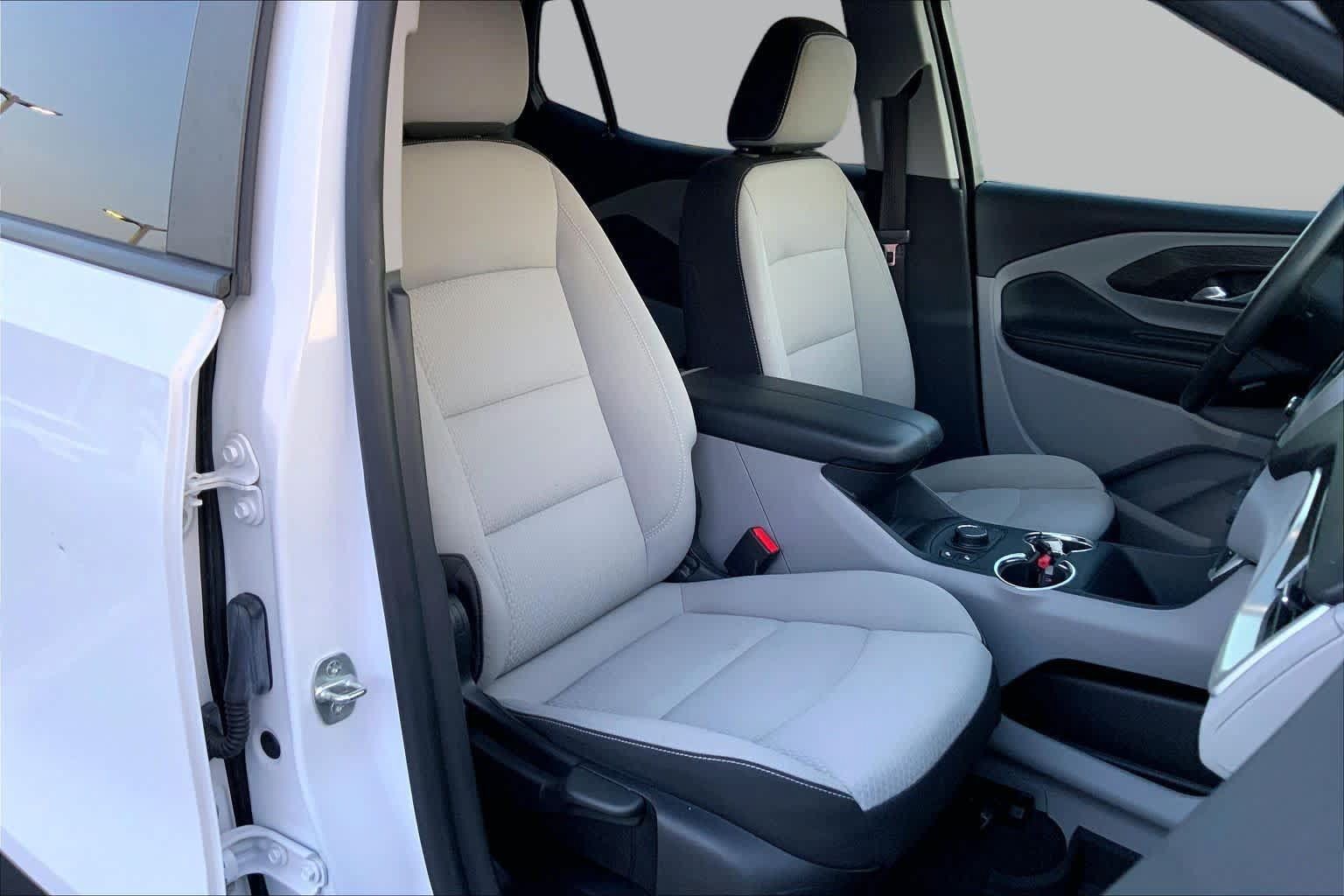 Used 2022 GMC Terrain SLE w/ Driver Convenience Package FWD image 8