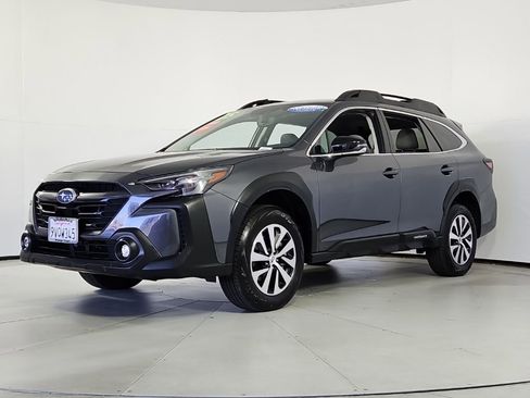 Used 2025 Subaru Outback Premium AWD/4WD image 2
