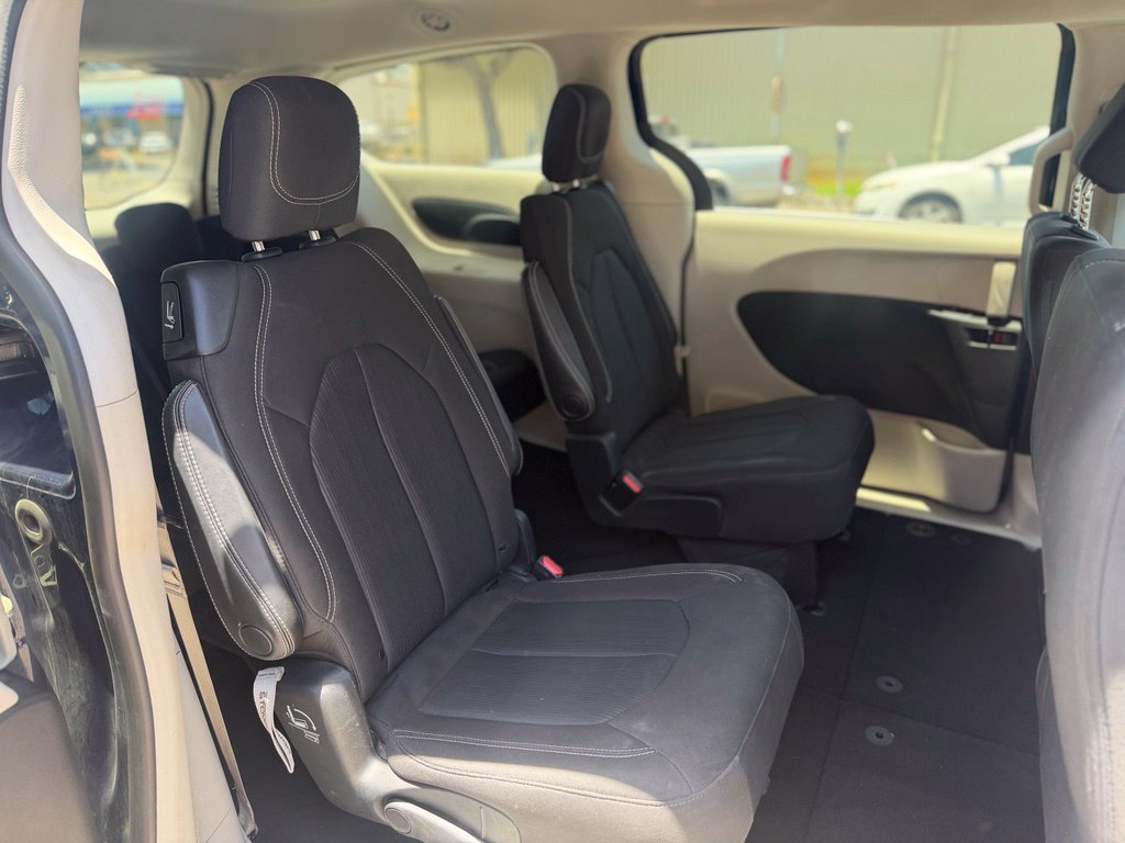 Used 2020 Chrysler Voyager LX FWD image 10