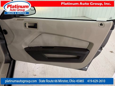 Used 2011 Ford Mustang Convertible RWD image 31