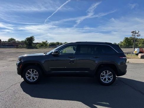 Certified 2022 Jeep Grand Cherokee Limited image 2