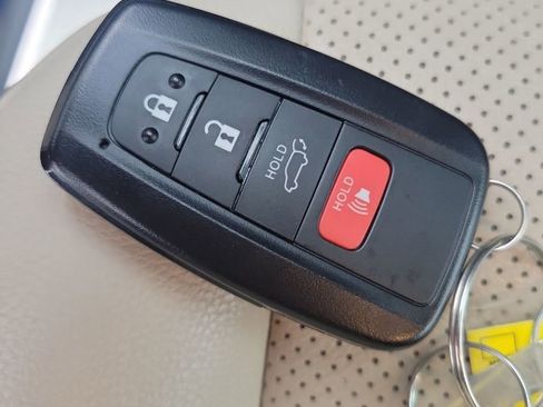 Used 2023 Toyota Highlander Limited FWD image 43