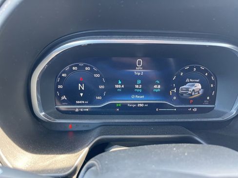Used 2022 Chevrolet Suburban RST RWD image 10