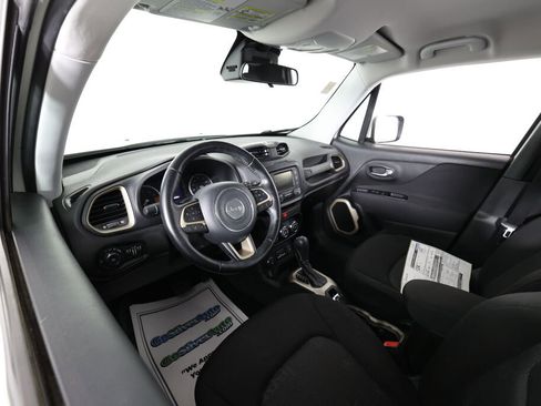 Used 2017 Jeep Renegade Latitude AWD/4WD image 10