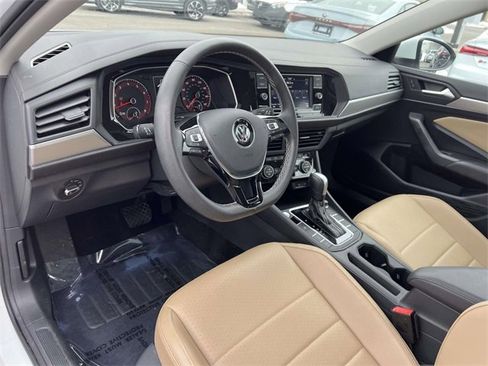 Used 2021 Volkswagen Jetta SE w/ SE Cold Weather Package image 10