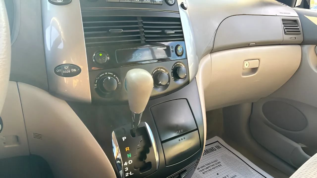 Used 2006 Toyota Sienna CE w/ CE Pkg 1 FWD image 11