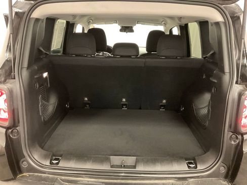 Used 2019 Jeep Renegade Trailhawk w/ Cold Weather Group II image 9