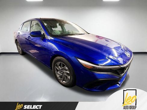 Used 2024 Hyundai Elantra SEL FWD image 2