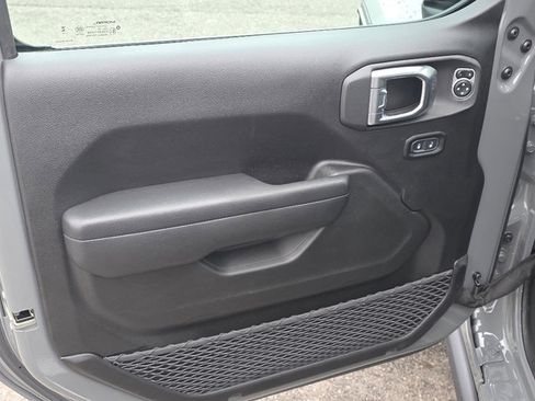 Certified 2023 Jeep Wrangler Unlimited w/ Cold Weather Group image 33