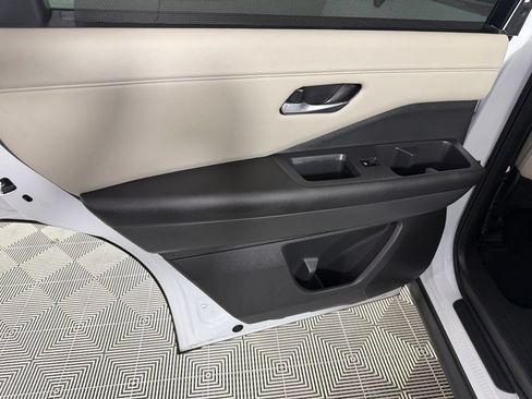 Used 2025 Nissan Pathfinder SL FWD image 28
