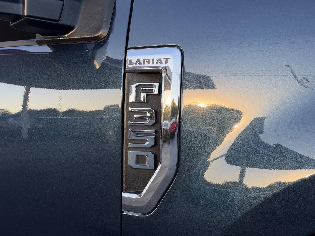 Used 2019 Ford F350 Lariat w/ Lariat Value Package AWD/4WD image 9