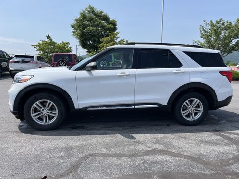 Used 2023 Ford Explorer XLT w/ Equipment Group 202A AWD/4WD image 13
