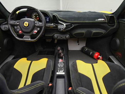 Used 2015 Ferrari 458 Speciale A image 12