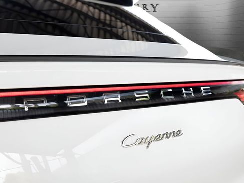 Used 2021 Porsche Cayenne Coupe w/ Premium Package AWD/4WD image 16