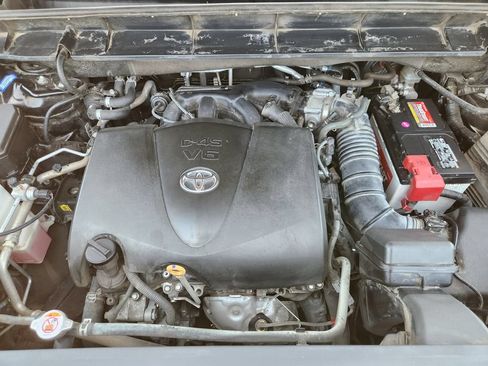 Used 2021 Toyota Highlander XLE FWD image 32