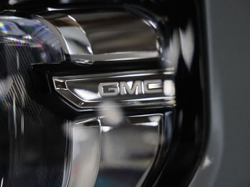 Used 2024 GMC Yukon XL Denali AWD/4WD image 9
