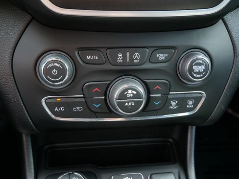 Used 2022 Jeep Cherokee Trailhawk w/ Sound & Nav Group AWD/4WD image 23