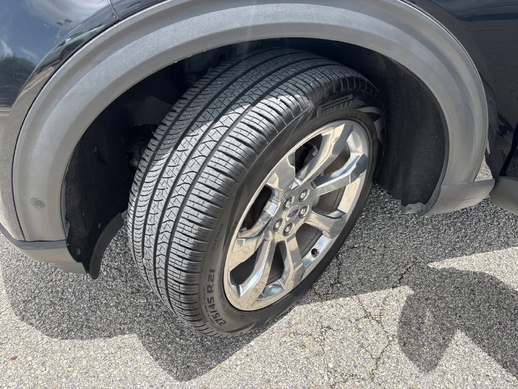 Used 2020 Ford Explorer Platinum w/ Premium Technology Package AWD/4WD image 30