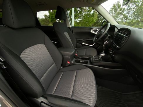 Used 2025 Kia Soul LX FWD image 13
