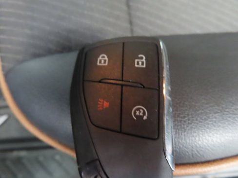 Used 2024 GMC Canyon AT4 image 70