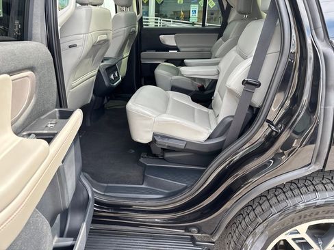 Used 2025 Ford Expedition Active AWD/4WD image 10
