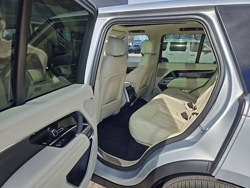 Used 2023 Land Rover Range Rover SE image 17