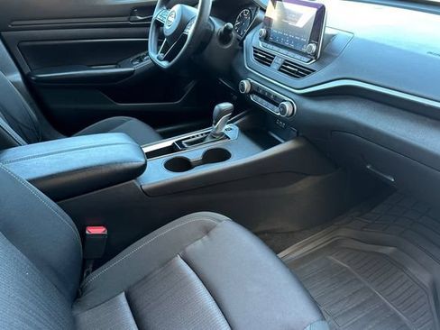 Used 2025 Nissan Altima 2.5 S FWD image 16