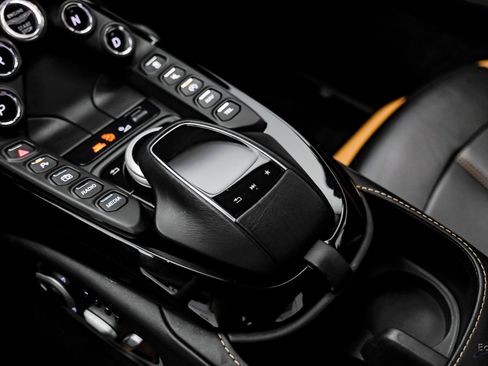 Used 2020 Aston Martin V8 Vantage Coupe image 48