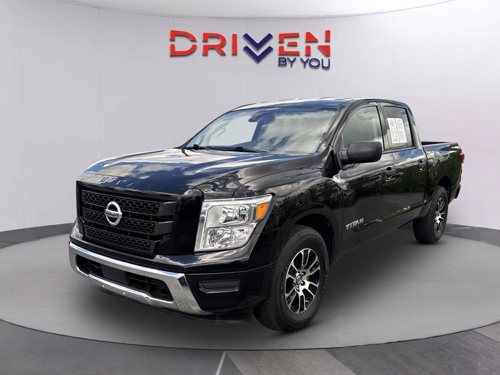 Used 2022 Nissan Titan SV RWD image 7