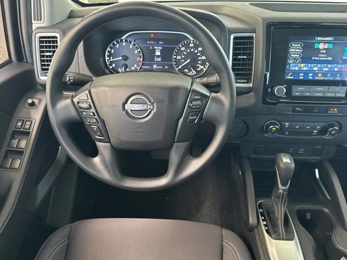 Used 2024 Nissan Frontier SV image 14