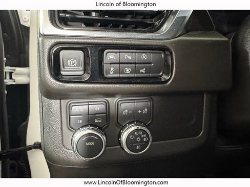 Used 2025 GMC Yukon Denali AWD/4WD image 33