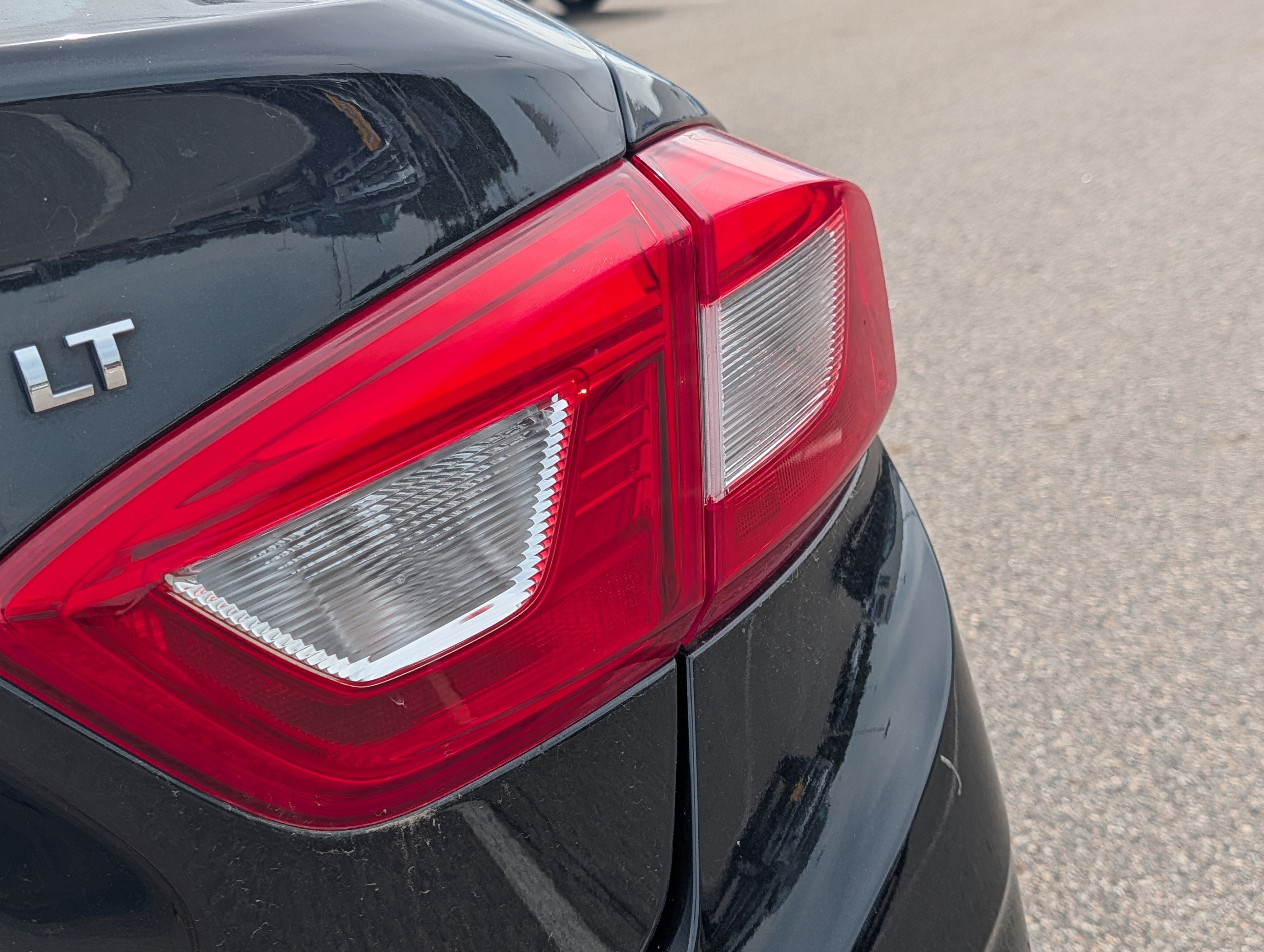 Used 2017 Chevrolet Cruze LT w/ Convenience Package FWD image 5