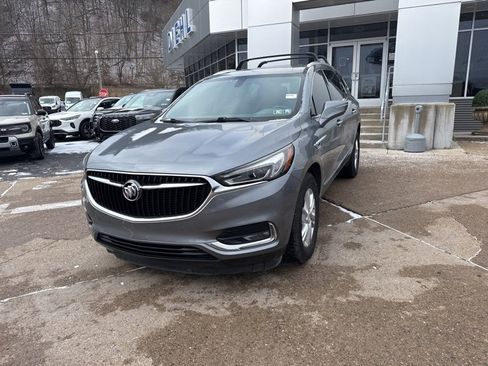 Used 2018 Buick Enclave Essence image 3