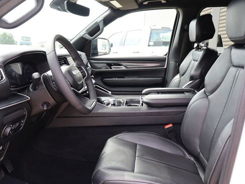Used 2023 Jeep Wagoneer 4WD image 23