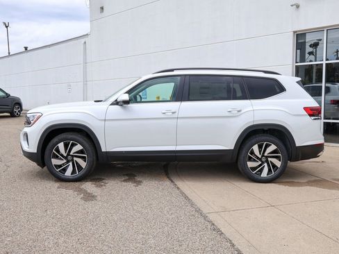 New 2026 Volkswagen Atlas SE FWD image 2