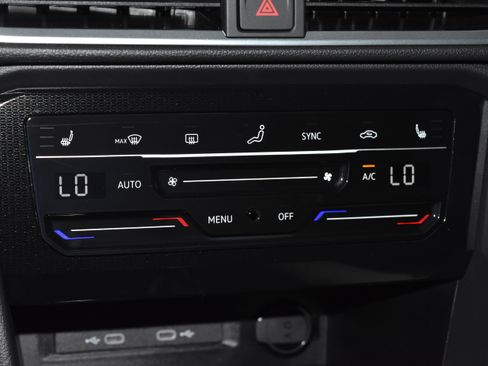 New 2025 Volkswagen Taos SE image 10