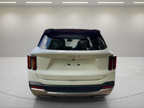 Used 2025 Kia Sorento EX w/ EX Panoramic Sunroof Package FWD image 10