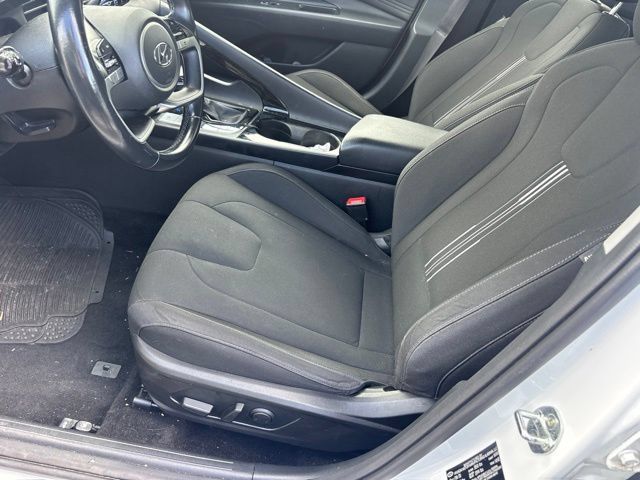 Used 2021 Hyundai Elantra SEL w/ Convenience + Premium Package FWD image 4
